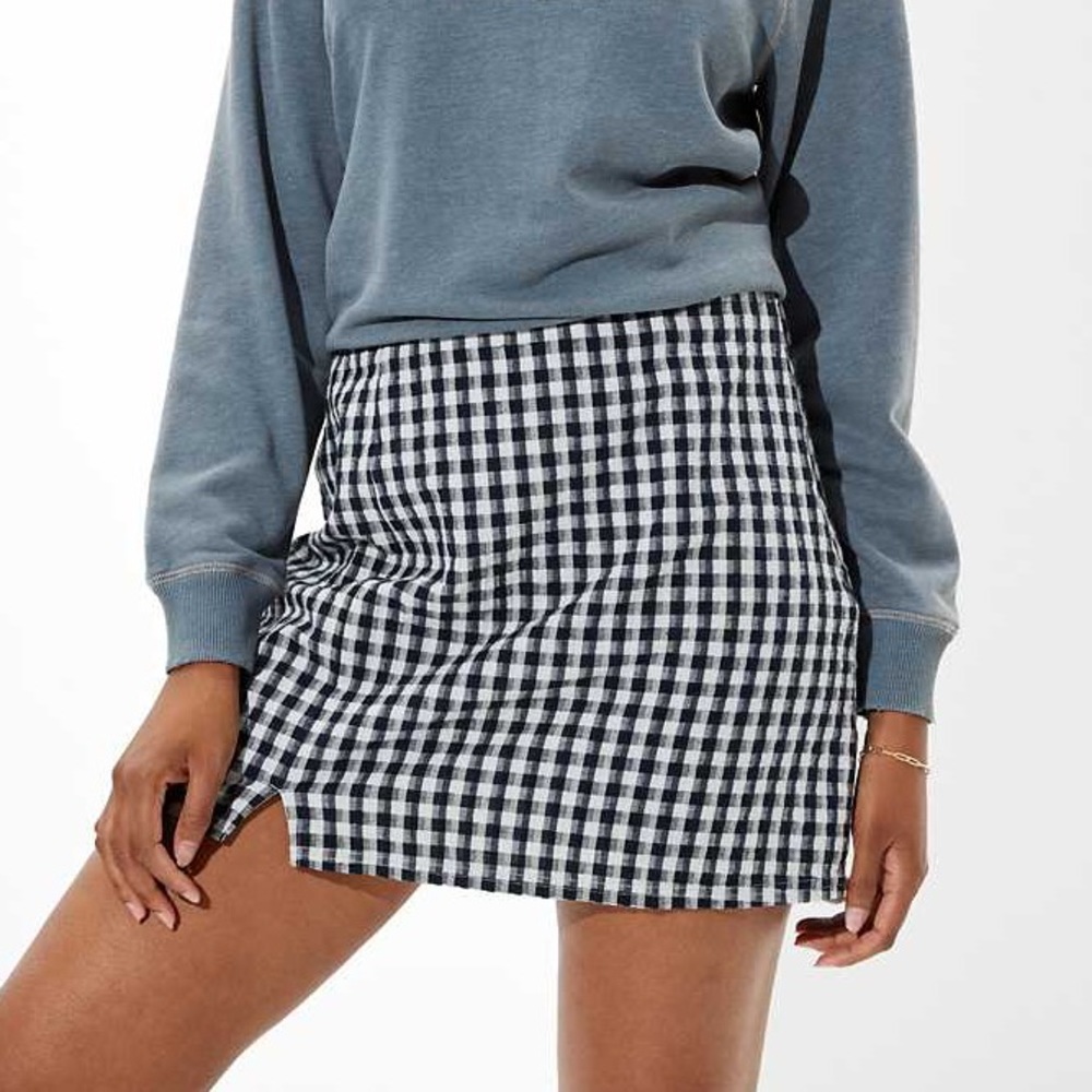 American Eagle medium gingham skirt, navy and white